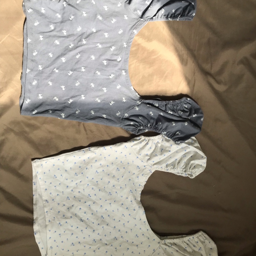 Hollister Floral Top Bundle - Picture 6 of 6